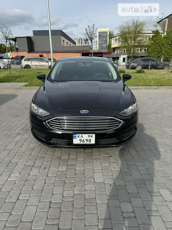 Ford Fusion hybrid (2017)