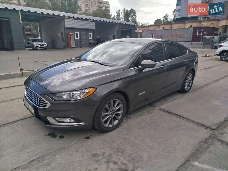 Ford Fusion (2016)