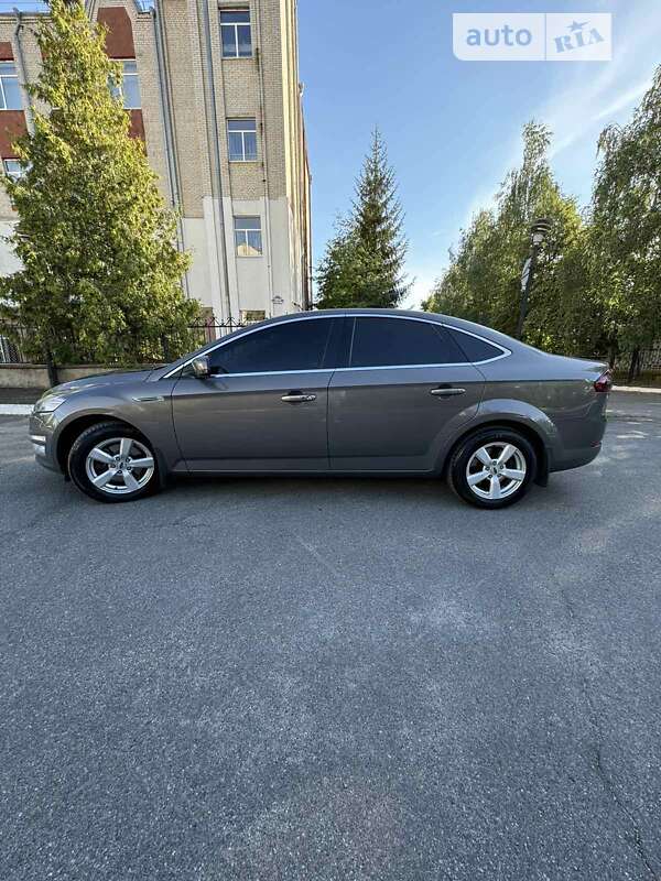 Ford Mondeo (2011)