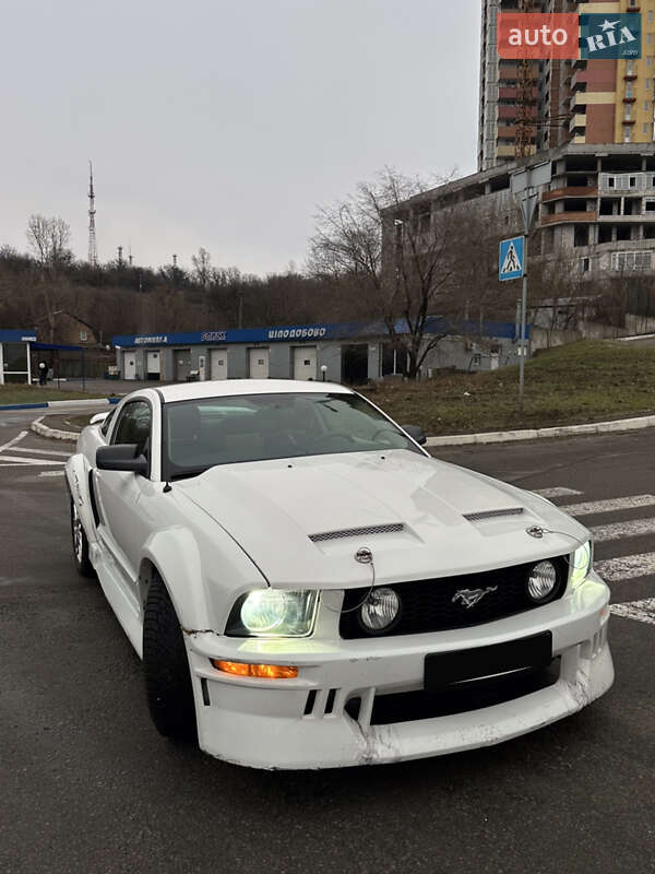 Ford Mustang (2008)