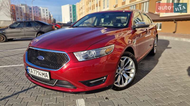 Ford Taurus (2015)