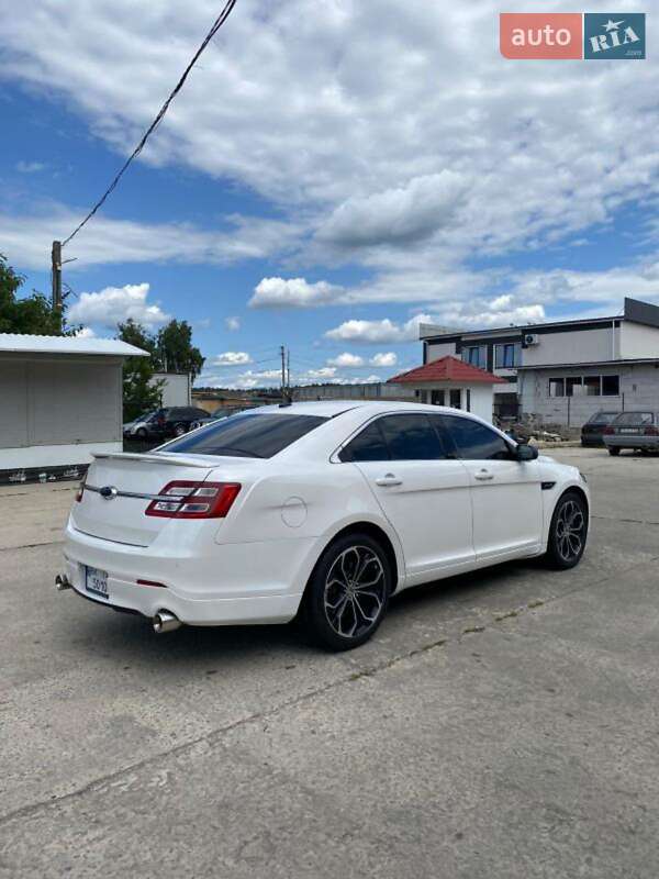 Ford Taurus (2013)