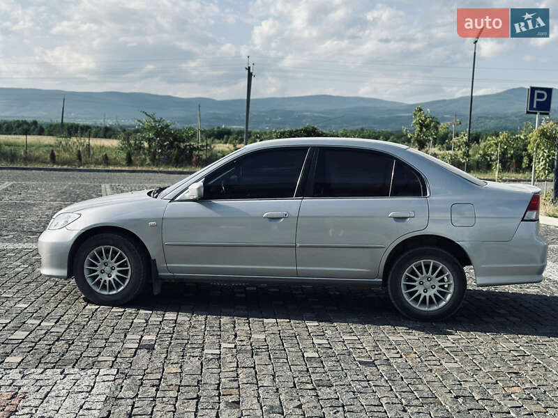 Honda Civic (2004)