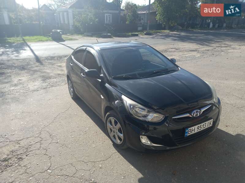 Hyundai Accent (2012)