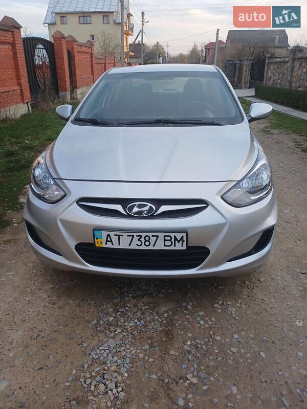 Hyundai Accent (2012)