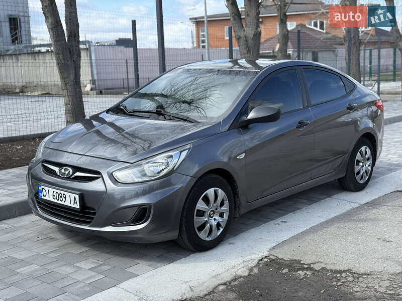 Hyundai Accent (2011)