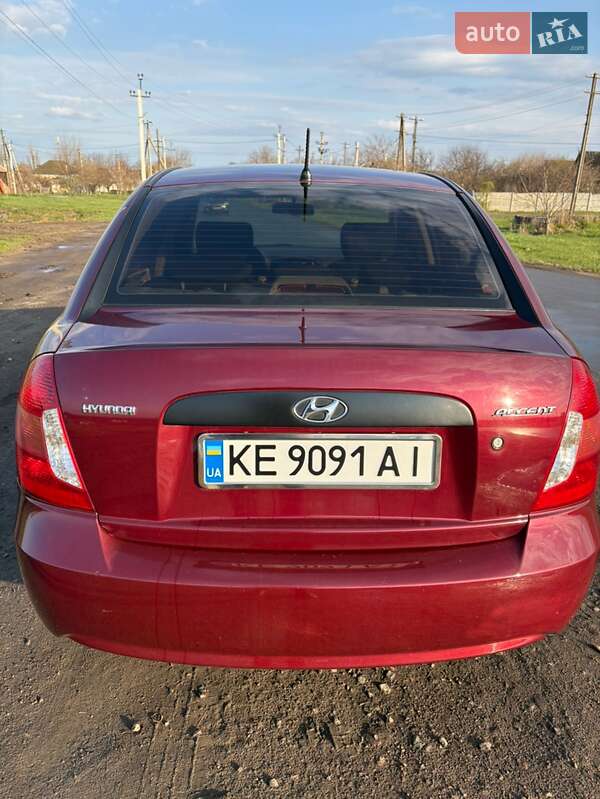 Hyundai Accent (2010)
