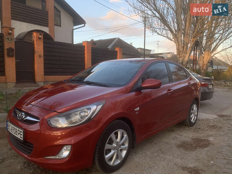 Hyundai Accent (2013)