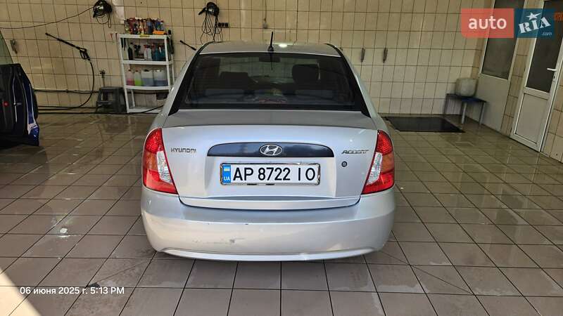 Hyundai Accent (2008)