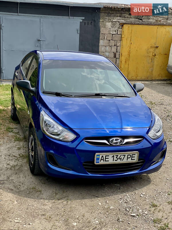 Hyundai Accent (2011)