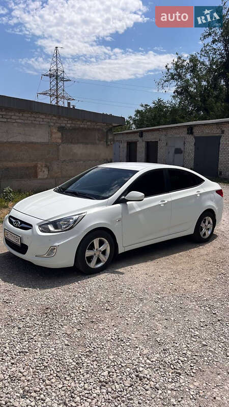 Hyundai Accent (2011)