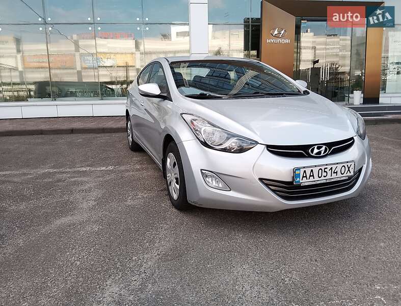 Hyundai Elantra (2011)