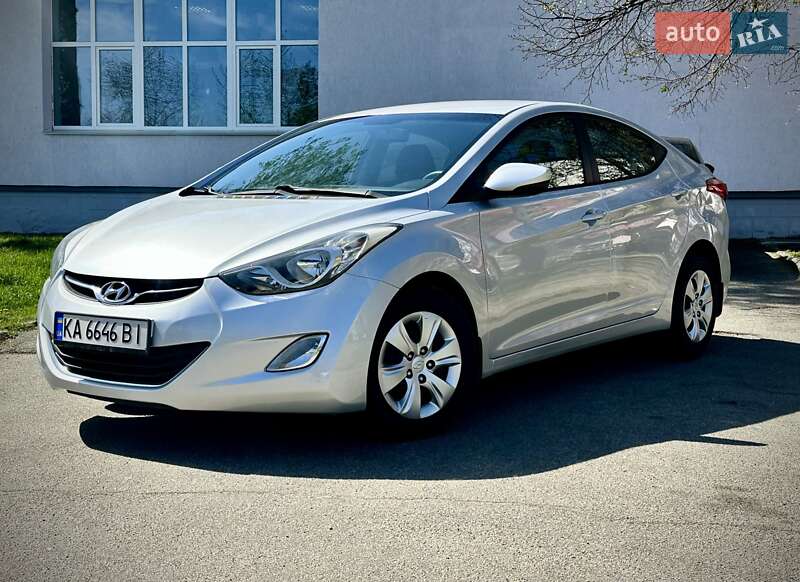 Hyundai Elantra (2011)