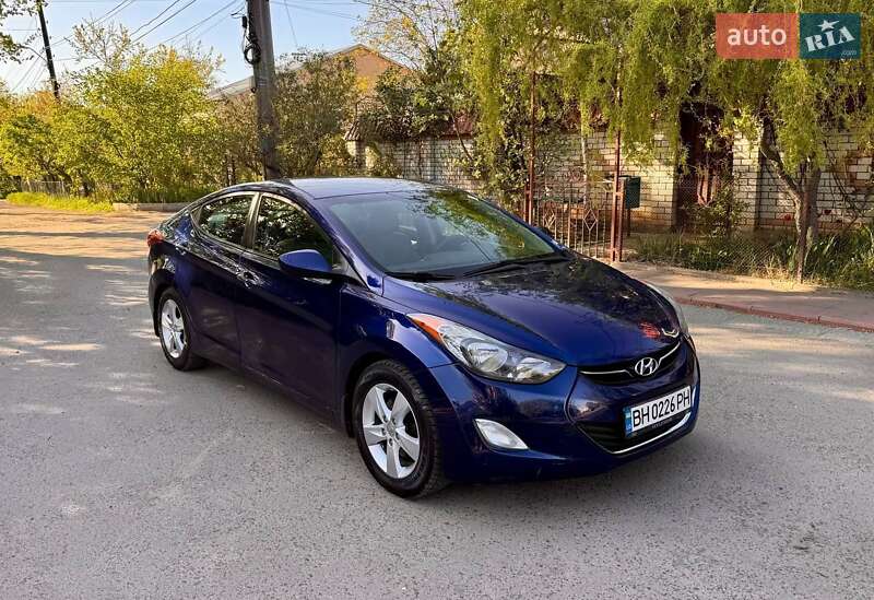 Hyundai Elantra (2012)