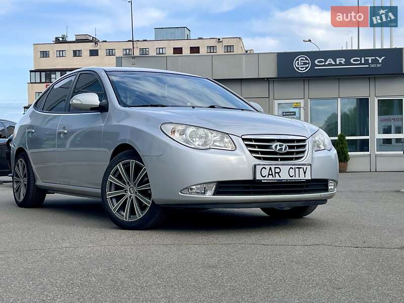 Hyundai Elantra (2011)