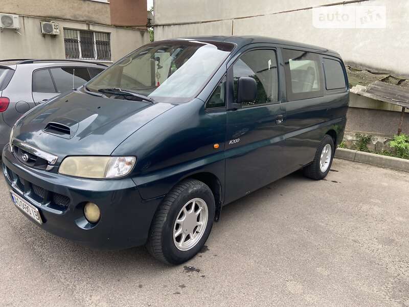 Hyundai H-1 (2003)