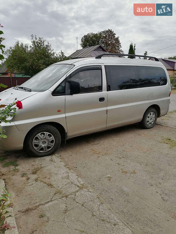 Hyundai H-1 (2002)