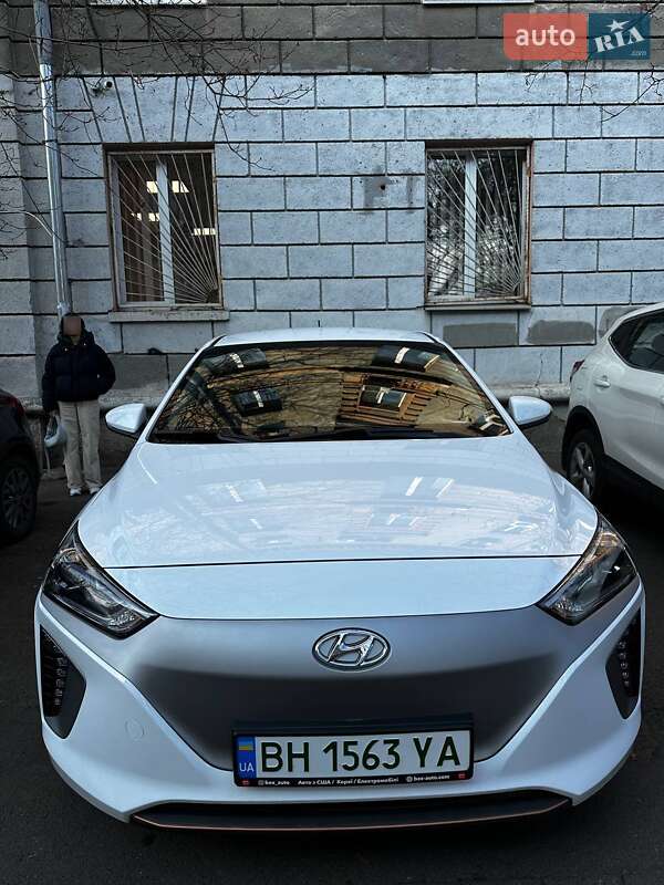 Hyundai Ioniq (2017)
