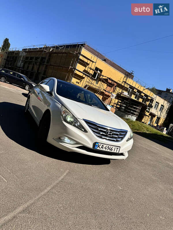 Hyundai Sonata (2010)