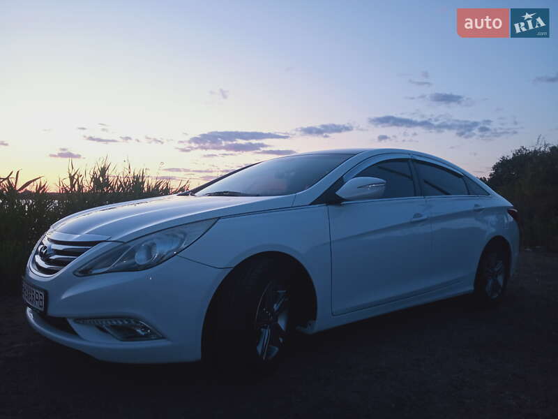 Hyundai Sonata (2012)