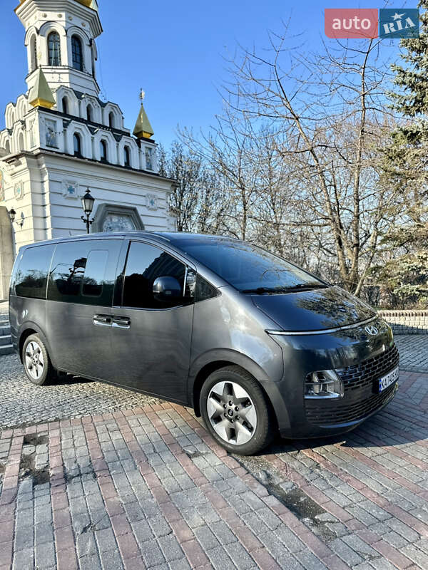 Hyundai Staria (2021)