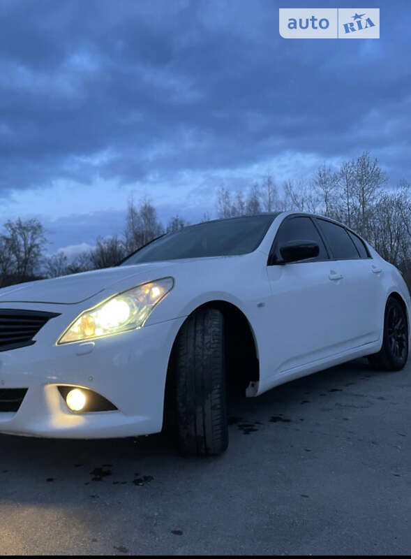 Infiniti G25 (2012)