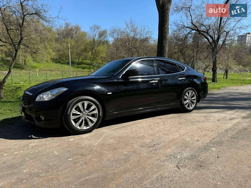 Infiniti M37 (2011)