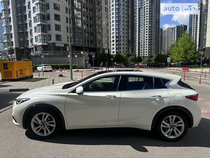 Infiniti Q30 (2017)