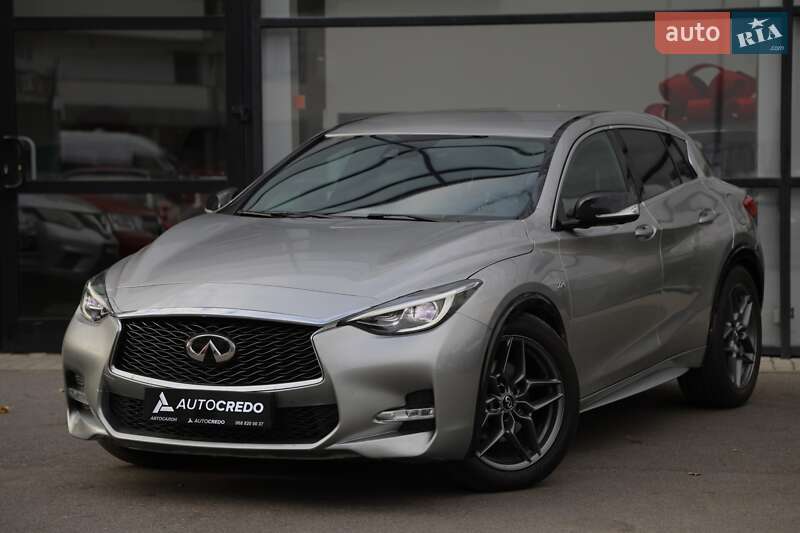 Infiniti Q30 (2016)