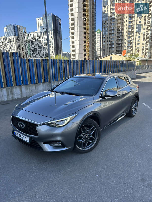 Infiniti Q30 (2016)