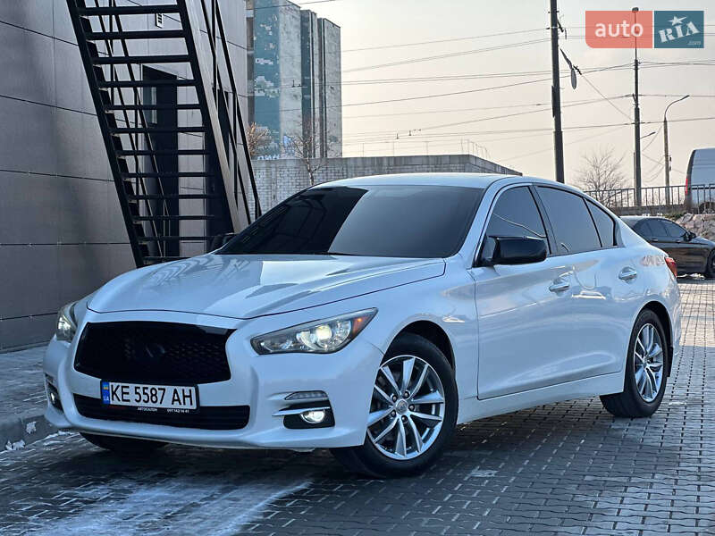 Infiniti Q50 (2015)
