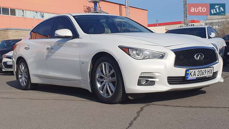 Infiniti Q50 (2013)