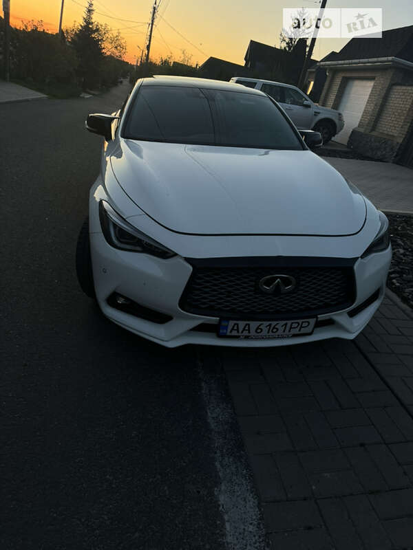 Infiniti Q60 (2016)