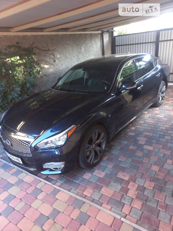 Infiniti Q70 (2017)