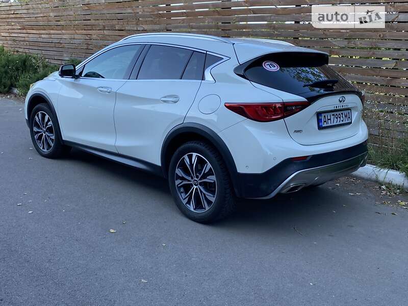 Infiniti Qx30 (2019)