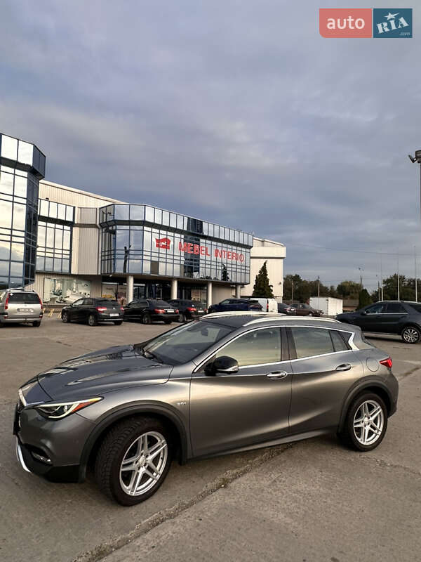 Infiniti Qx30 (2016)