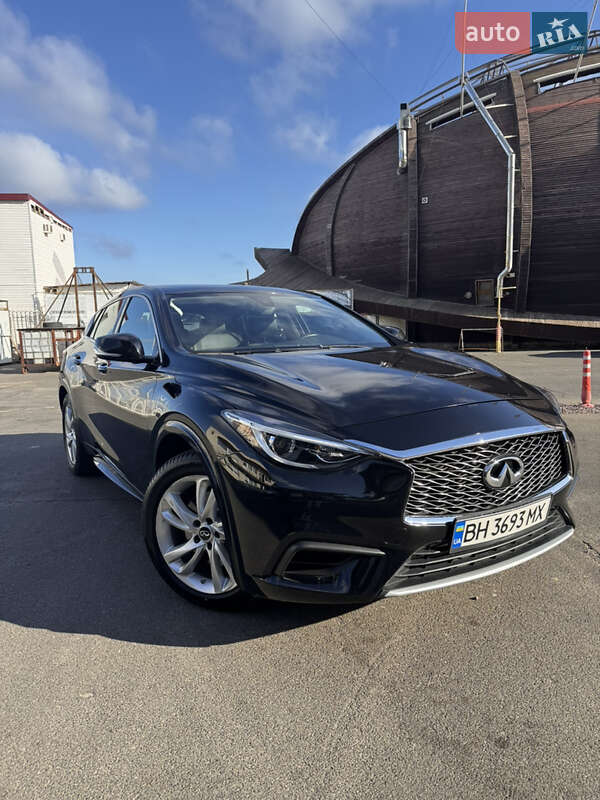 Infiniti Qx30 (2017)