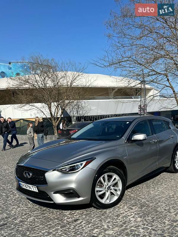 Infiniti Qx30 (2016)