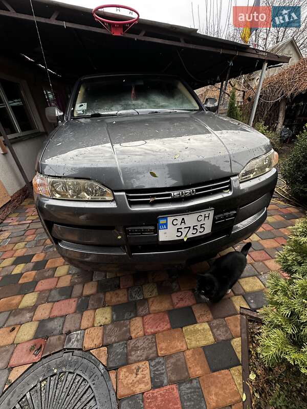 Isuzu Axiom (2002)