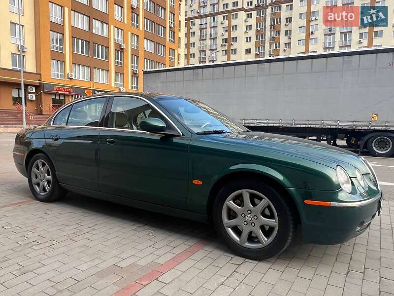Jaguar S-type (2004)