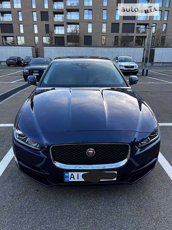 Jaguar Xe (2017)