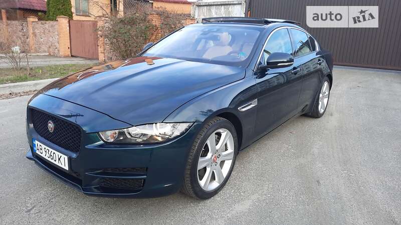 Jaguar Xe (2016)