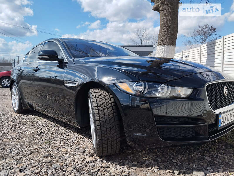 Jaguar Xe (2017)