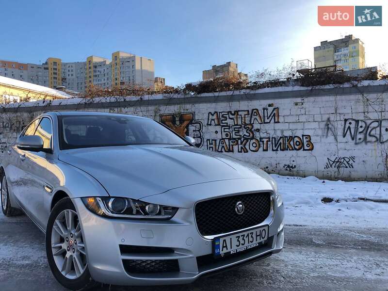 Jaguar Xe (2016)