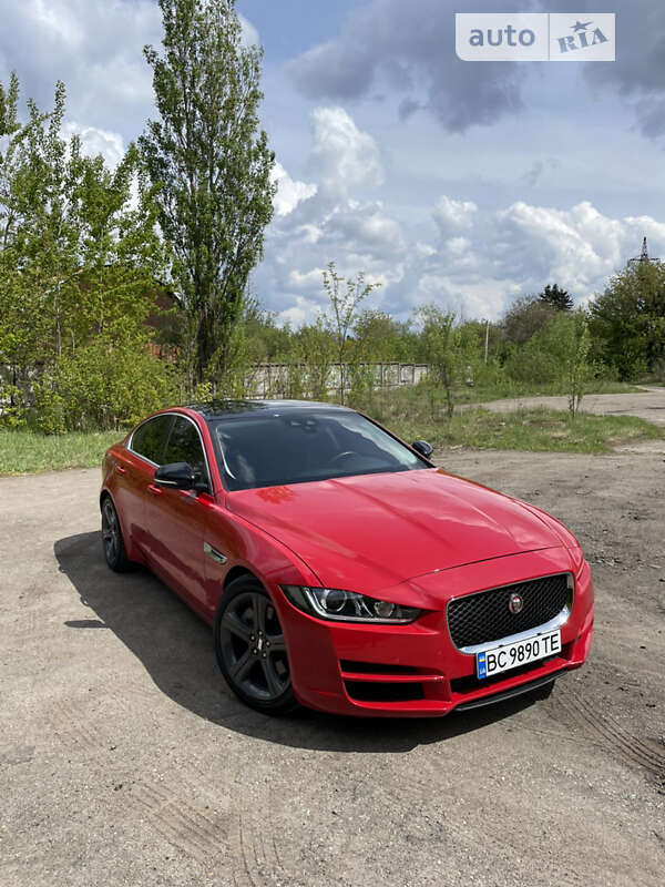 Jaguar Xe (2018)