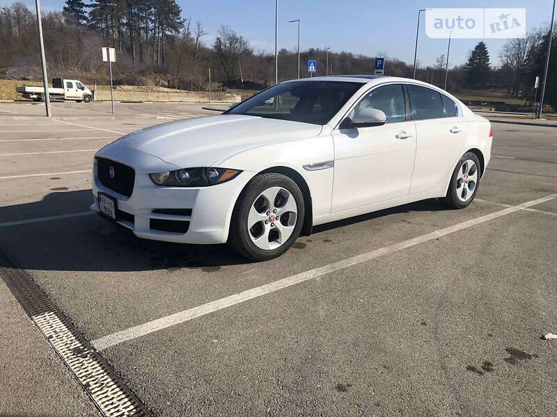 Jaguar Xe (2017)