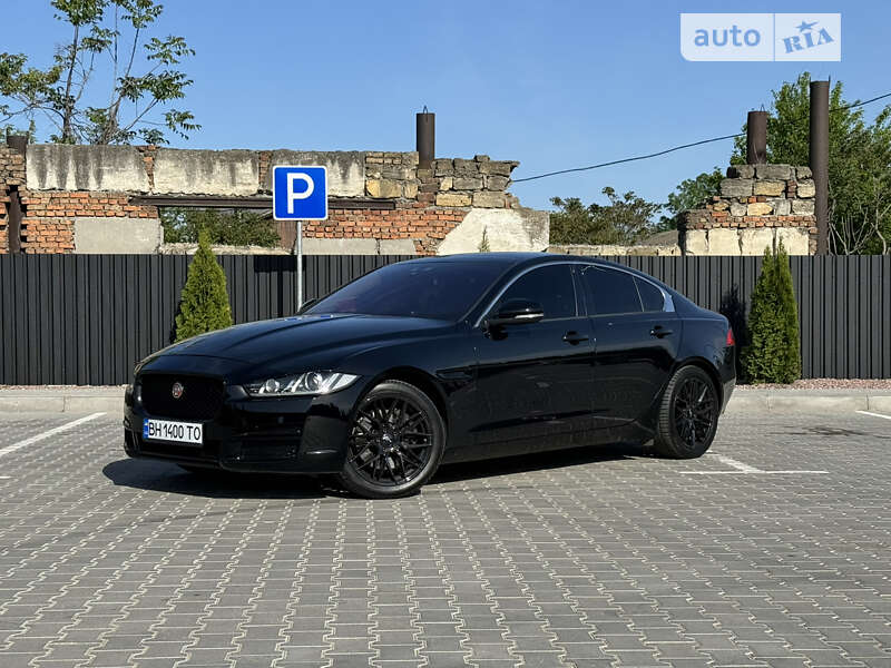 Jaguar Xe (2016)