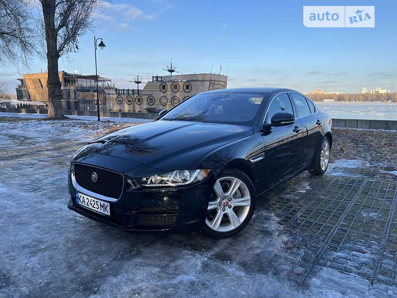 Jaguar Xe (2016)