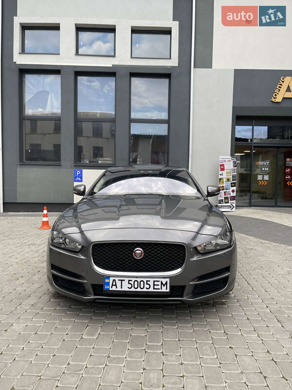 Jaguar Xe (2016)