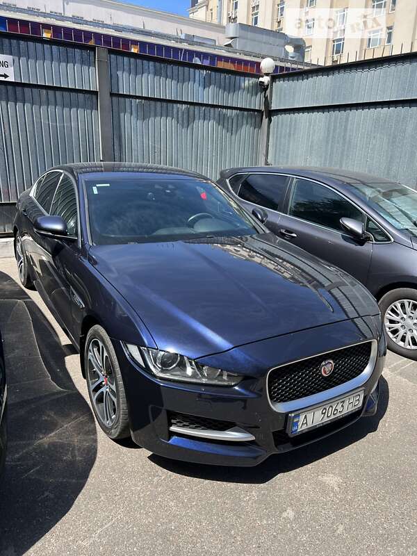 Jaguar Xe (2016)